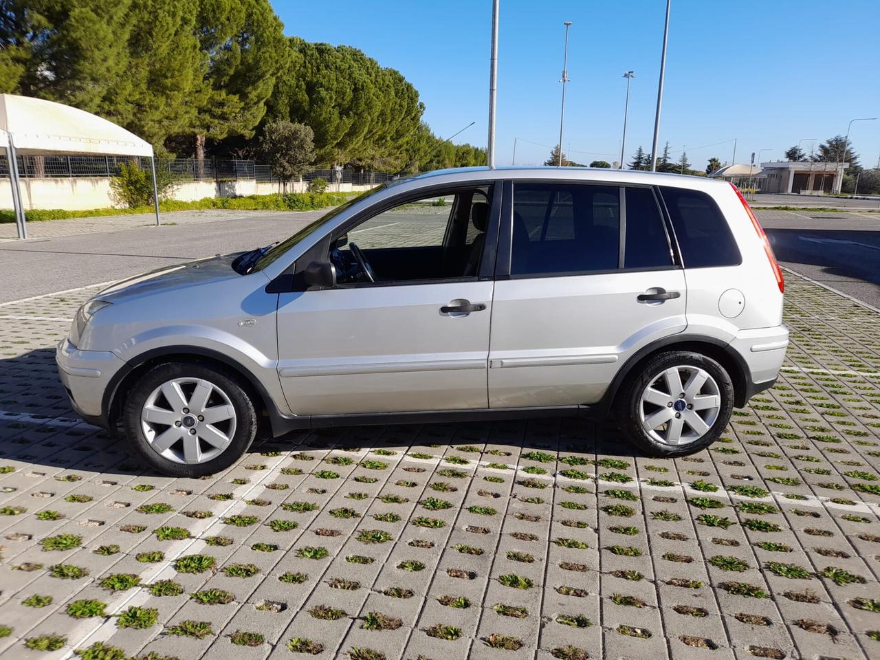 Ford Fusion 1.4 TDCi 5p. Grey