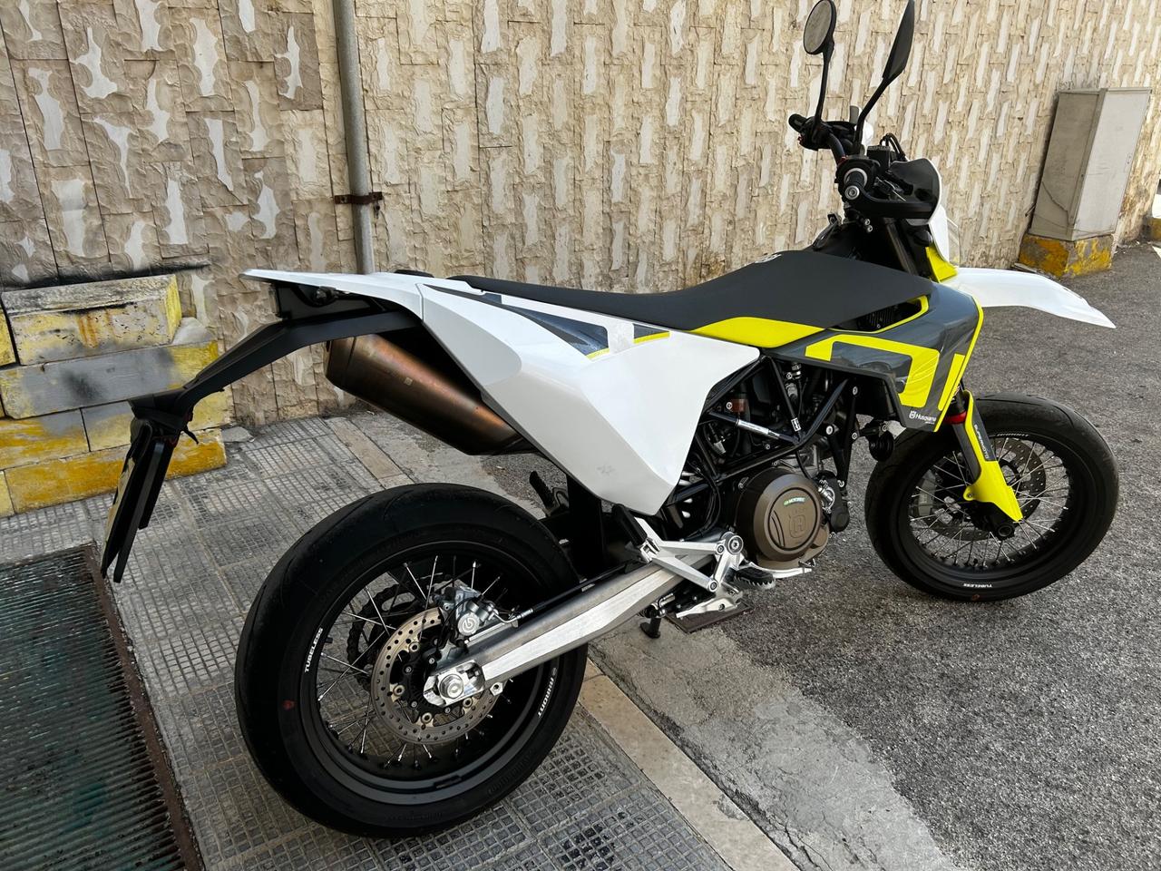 Husqvarna 701 Supermoto