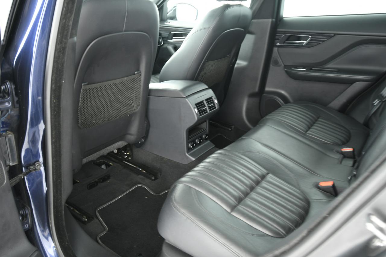 JAGUAR F-Pace 2.0d i4 Portfolio 180cv auto TETTO PANO+CAMERA+APP CONNECT