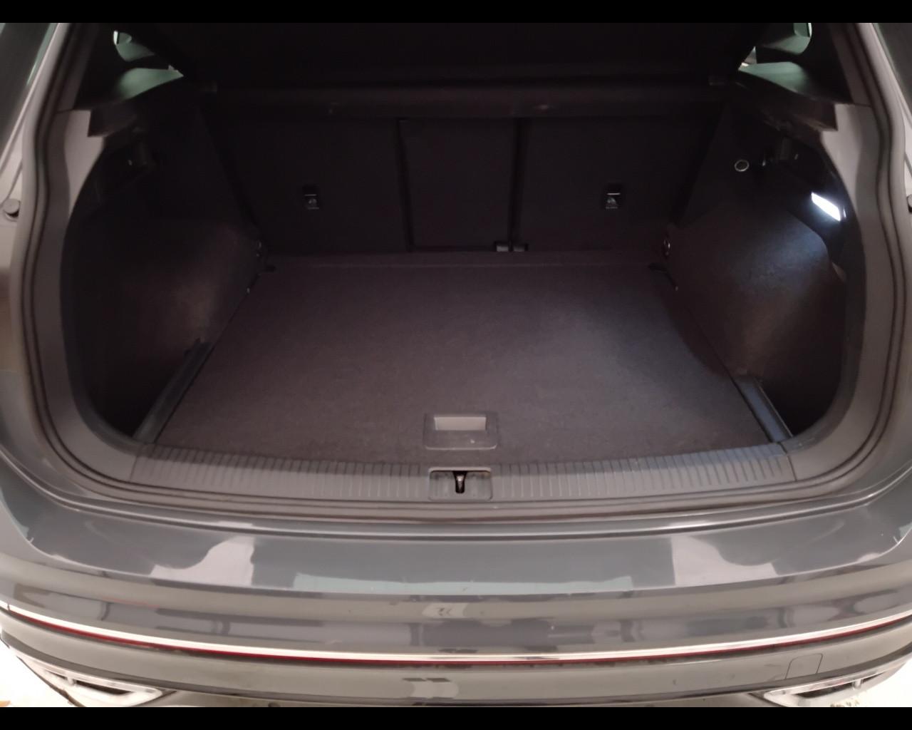 VOLKSWAGEN Tiguan II 2021 - Tiguan 2.0 tsi R-Line 4motion 190cv dsg