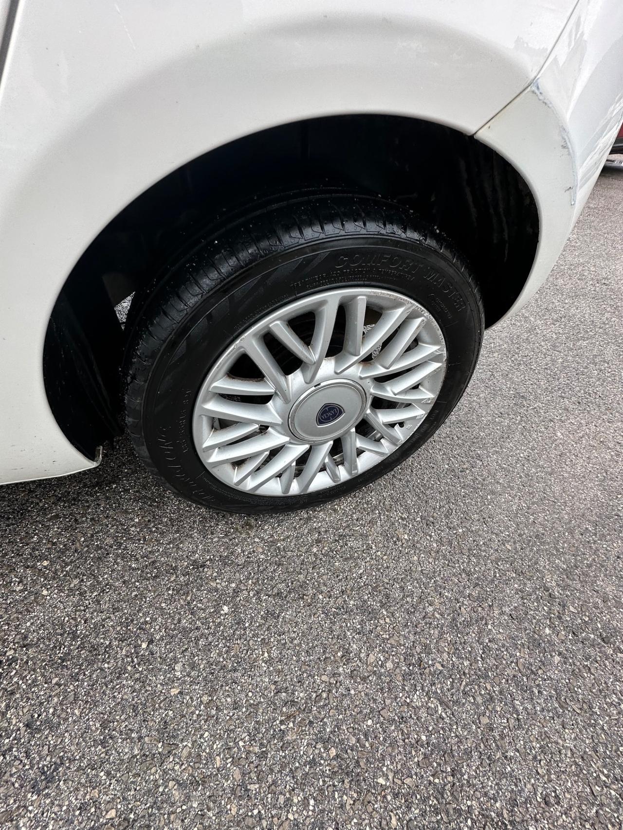 Lancia Ypsilon 1.2 69 CV 5 porte GPL Ecochic Platinum