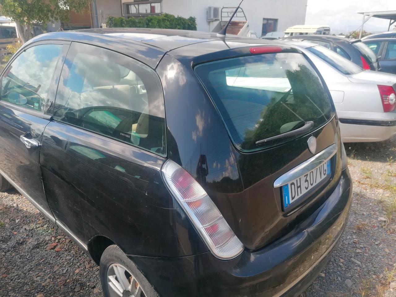 Lancia Ypsilon 1.3 MJT 75 CV Argento