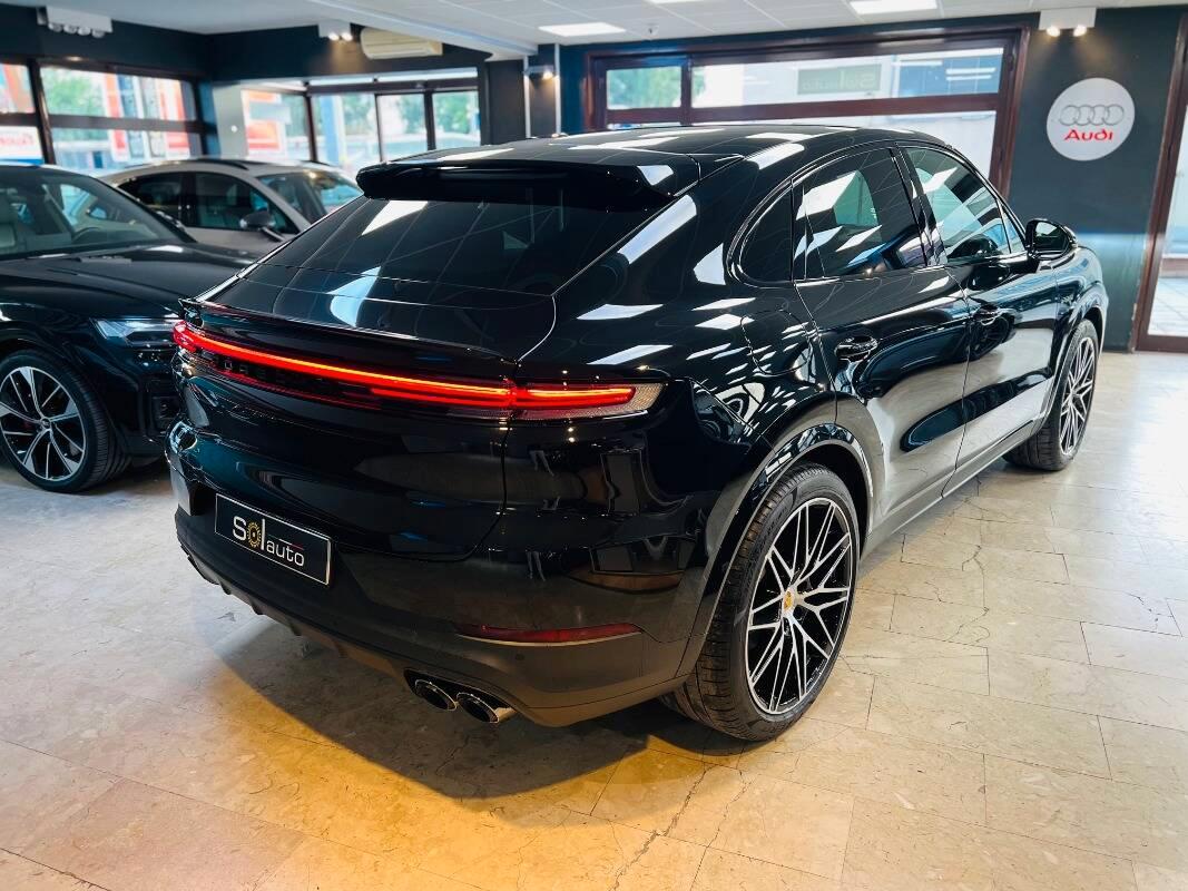 Porsche Cayenne Coupe Coupe e-hybrid Face lift 2024 auto nuova
