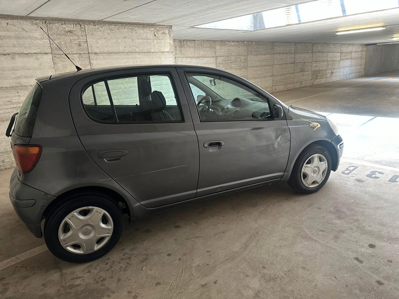 Toyota Yaris 1.0i 16V cat 5 porte Sol