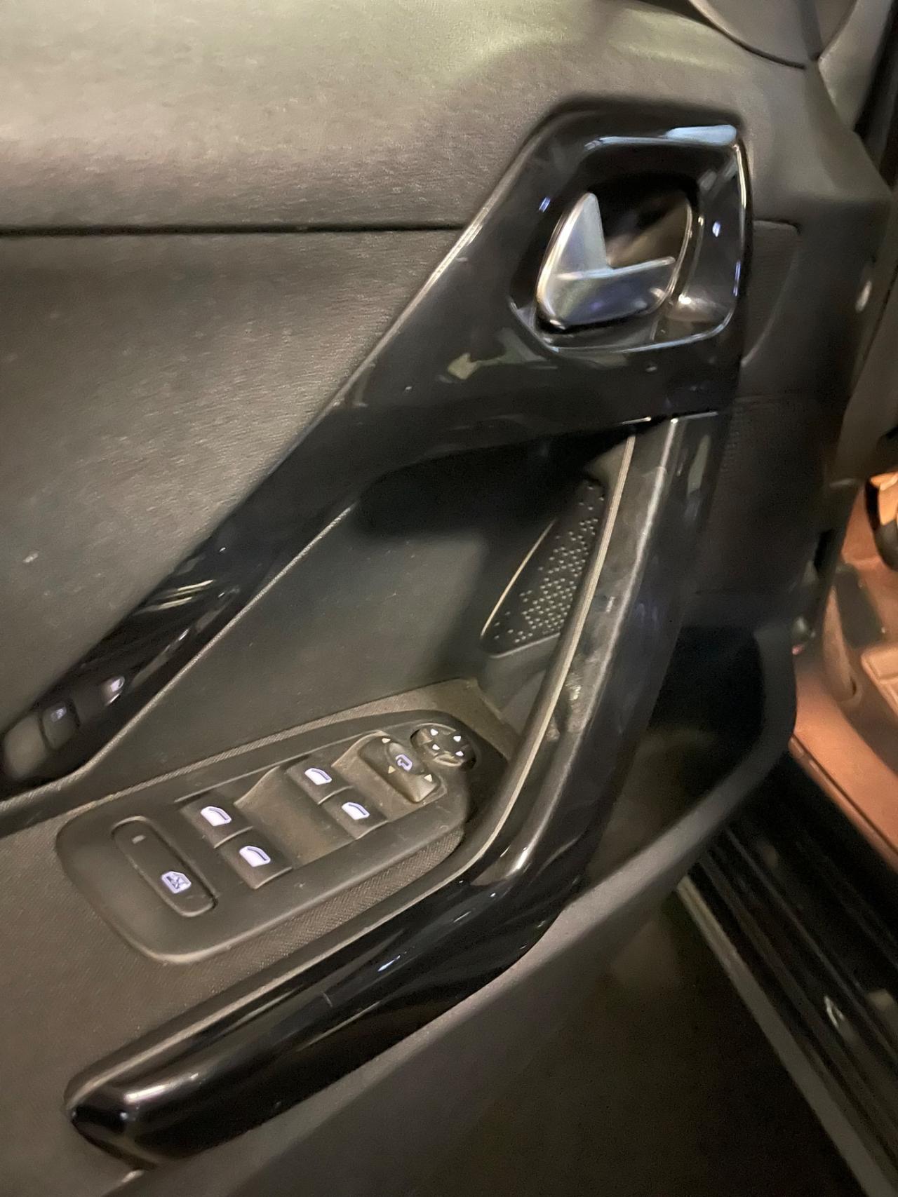 Peugeot 208 1.2 Neopatentati Euro 5