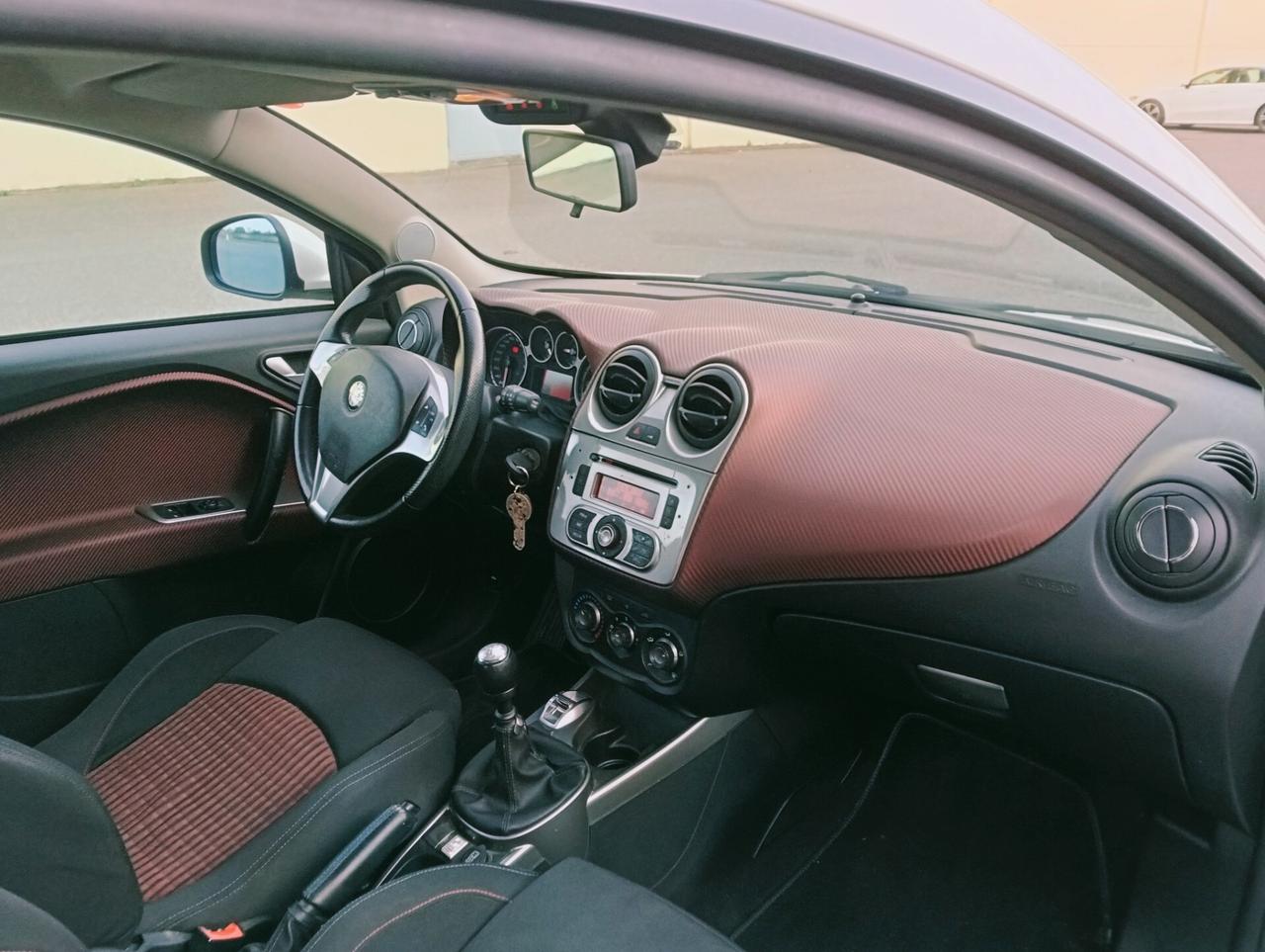 Alfa Romeo MiTo 1.6 JTDm 16V Distinctive Sport Pack