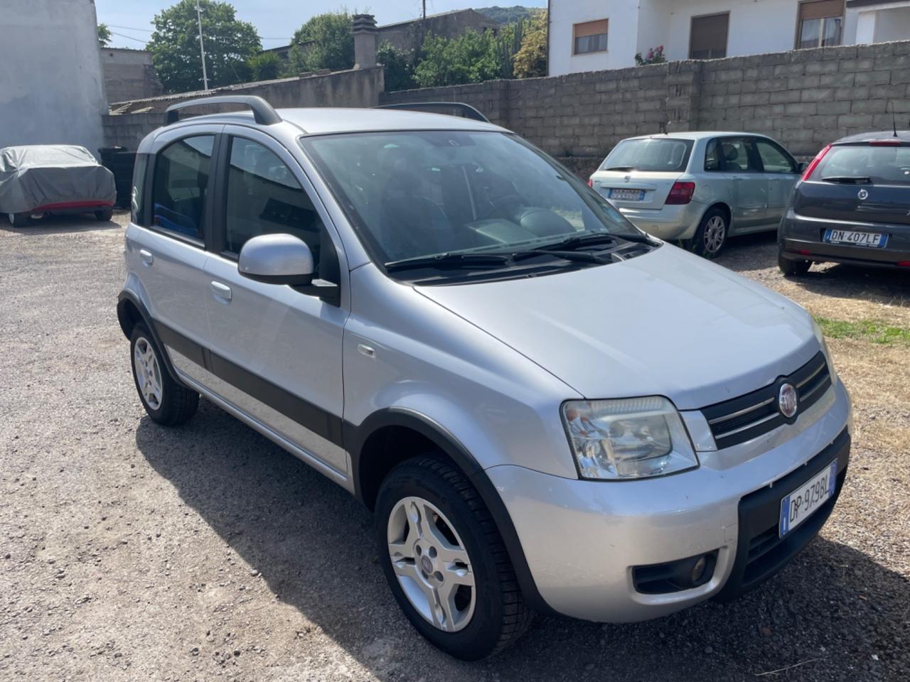 Fiat Panda 1.3 MJT 16V 4x4 con tasto ELD differenzi garanzia 12