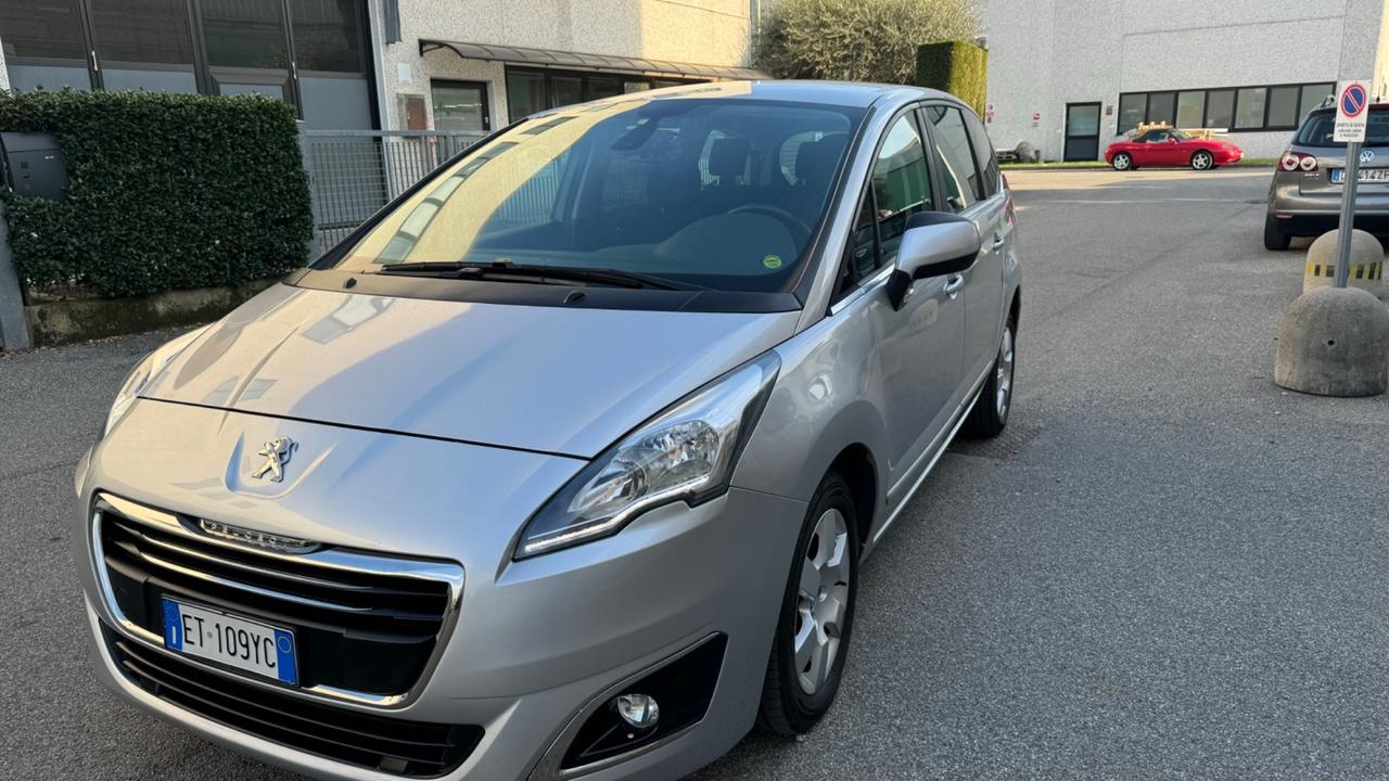 Peugeot 5008 1.6 HDi 115CV 7 POSTI