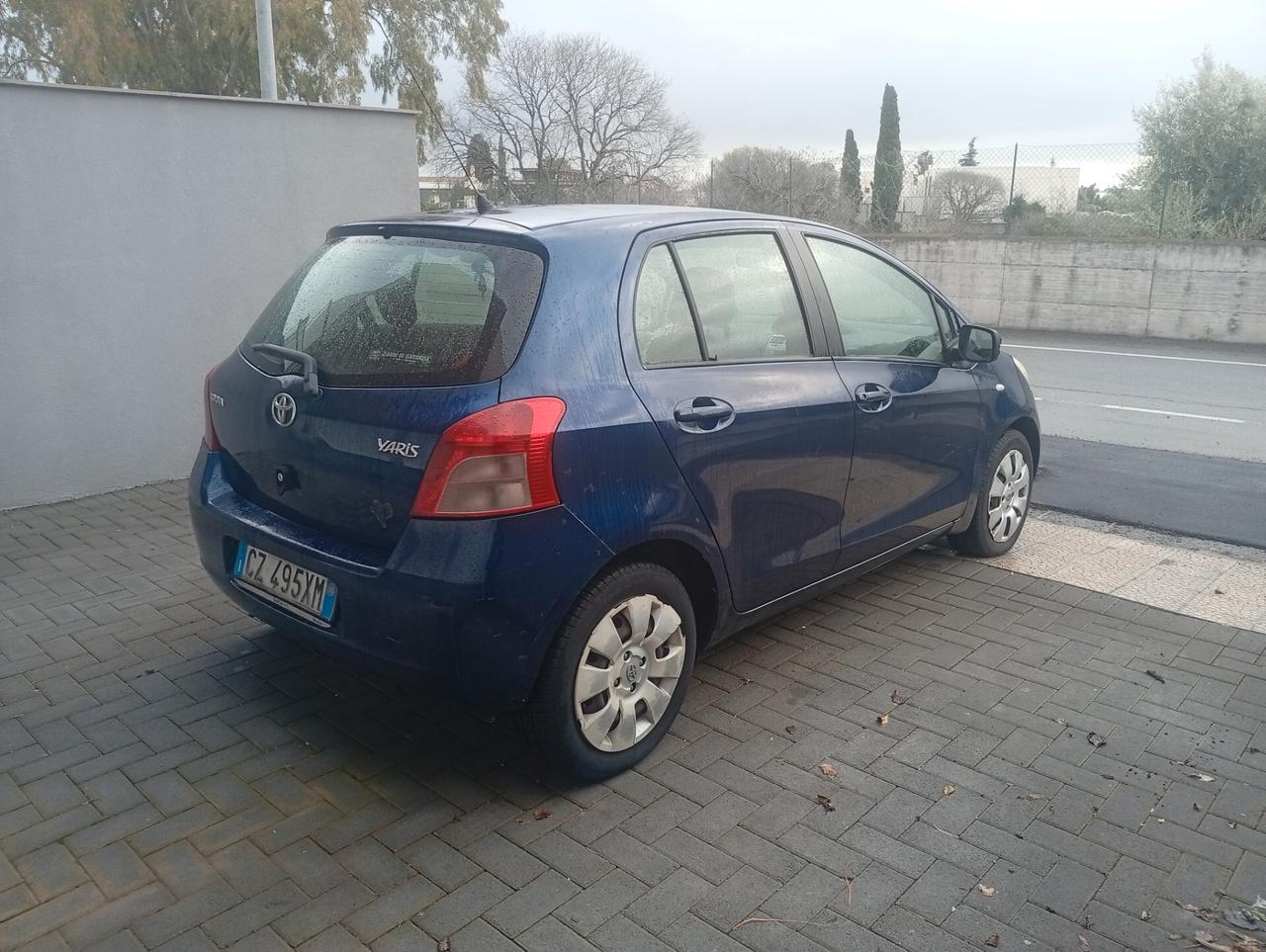 Toyota Yaris 1.0 5 porte Sol
