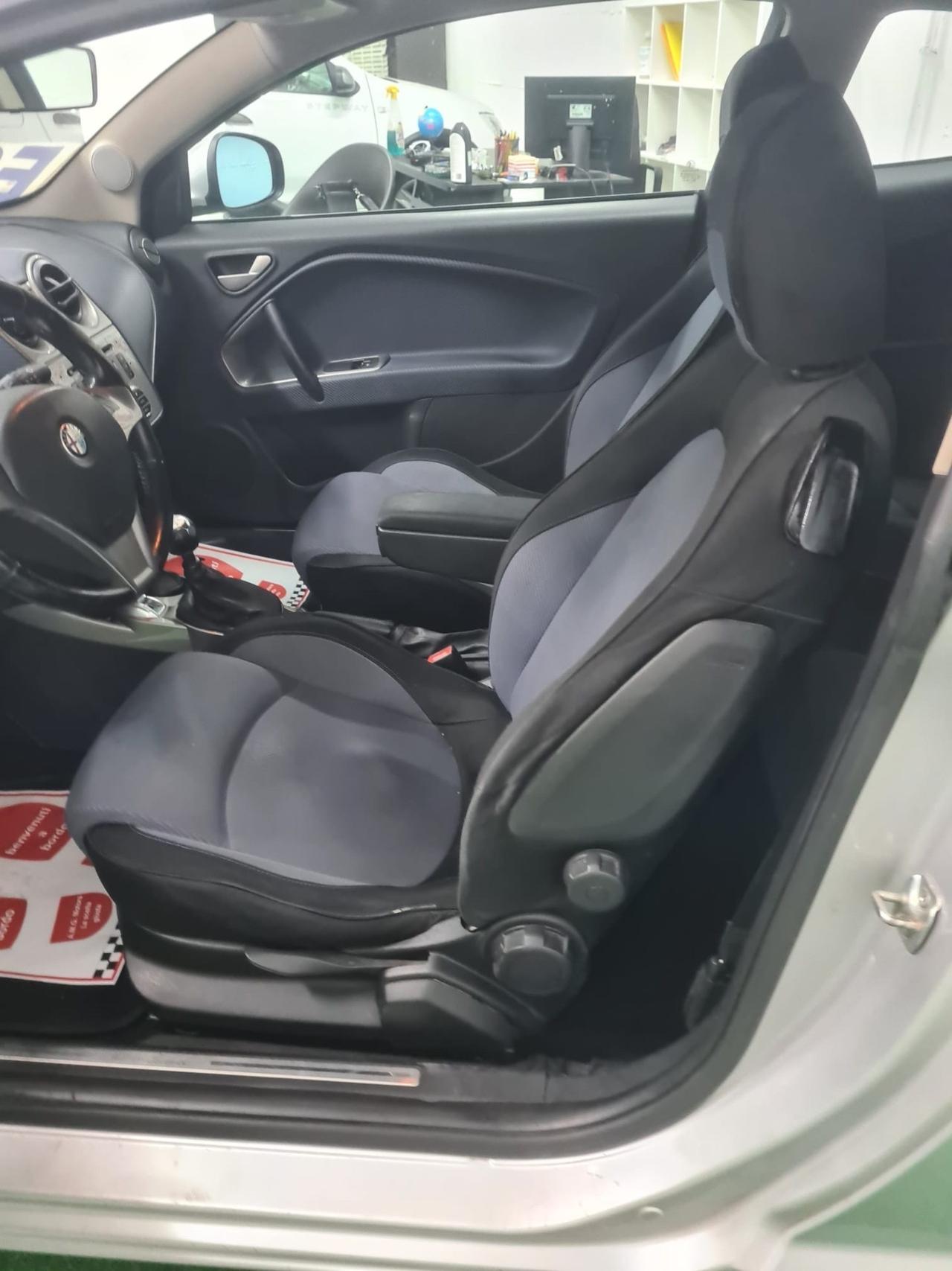 Alfa Romeo MiTo 1.6 JTDm 16V Distinctive Sport Pack