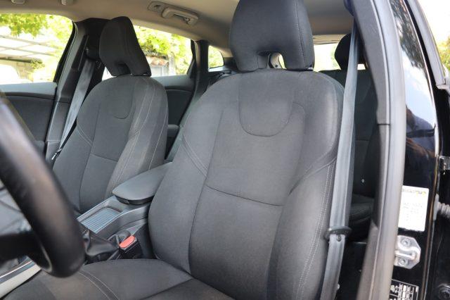 VOLVO V40 D2 2.0d UniPropietario Tagliandata per NEOPATENTAT