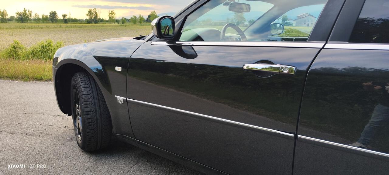 RARA Chrysler 300C (5.700 V8 340cv HEMI) AWD