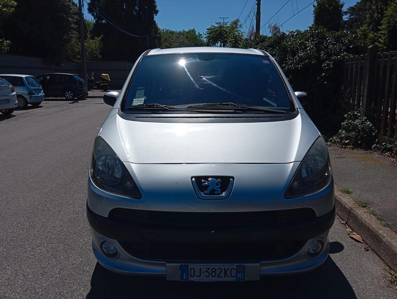 Peugeot 1007 1.4 Trendy