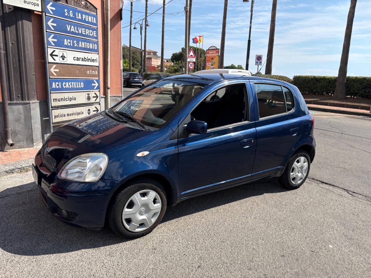 Toyota Yaris 1.0i 16V cat 5 porte Sol