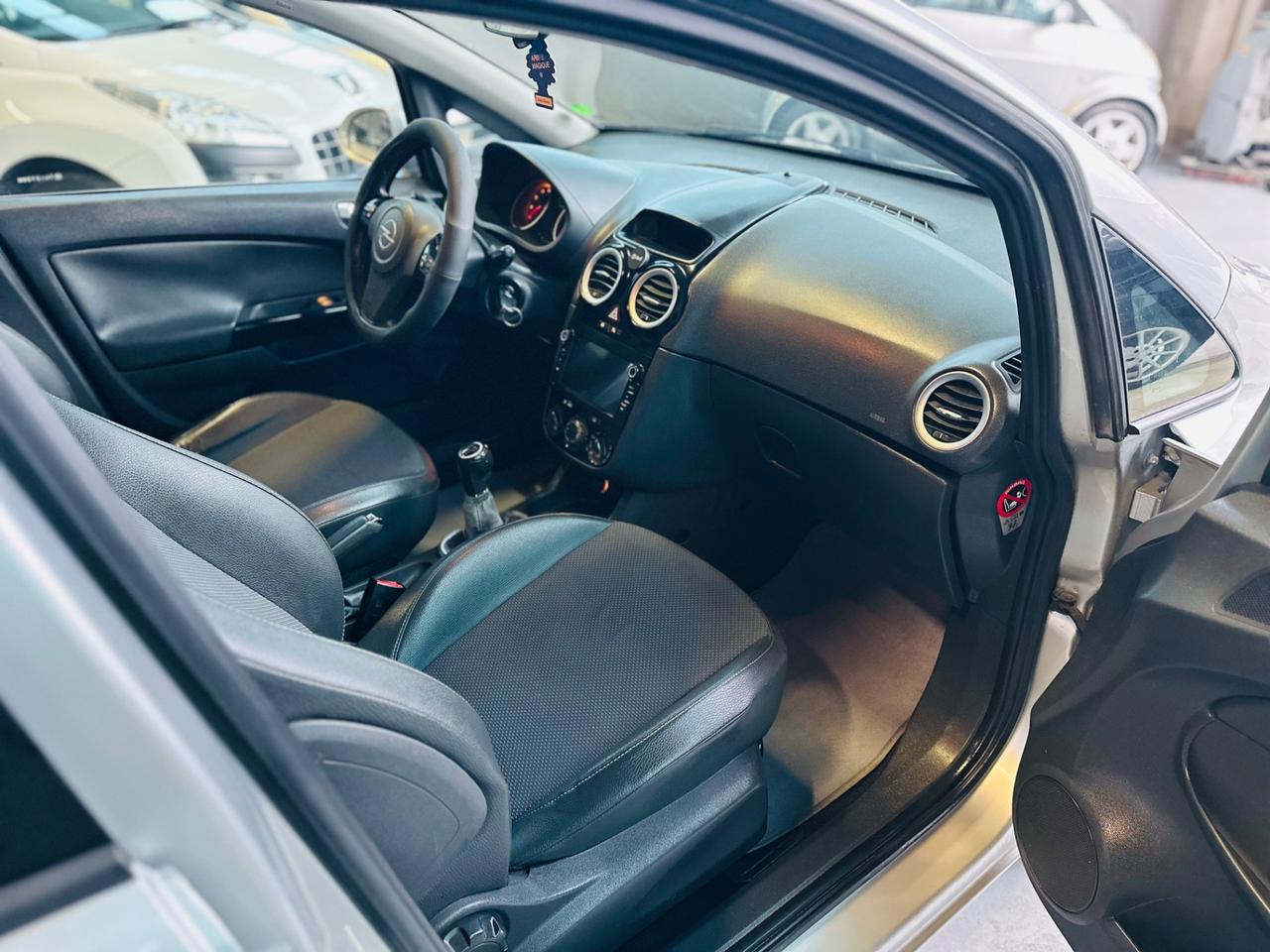 Opel Corsa 1.2 5 porte Cosmo