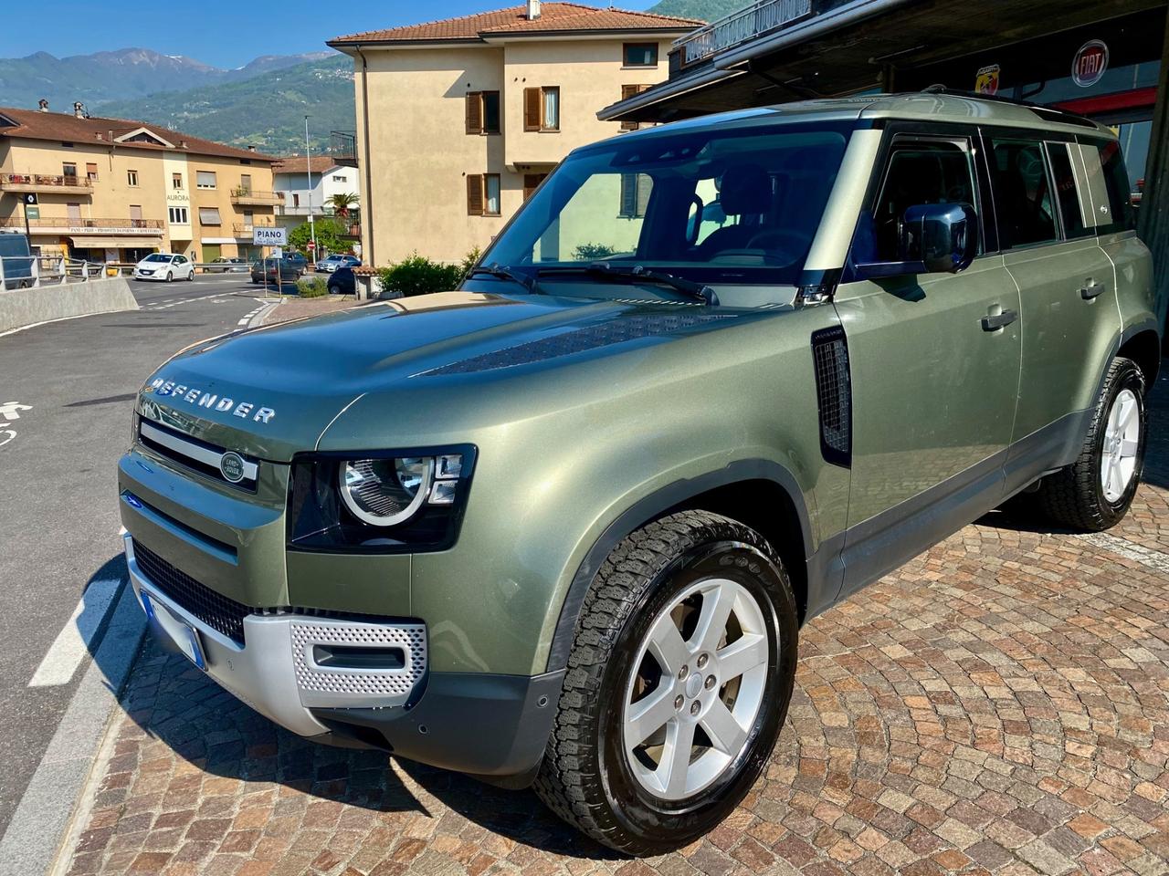 Land Rover Defender 110 2.0 SD4 AWD Auto 7 POSTI