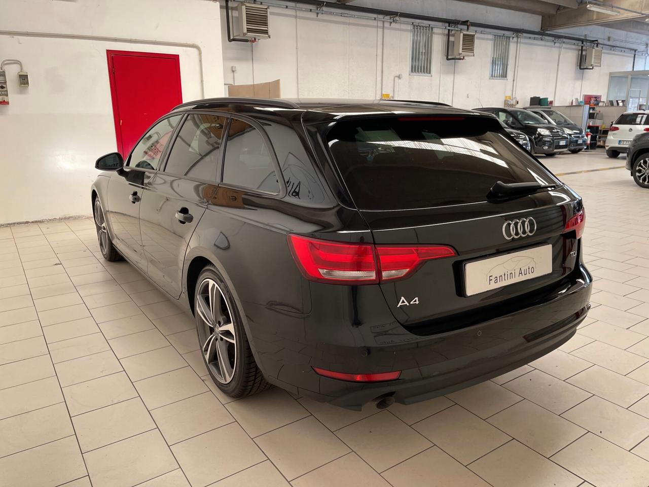 Audi A4 Avant Sport 35 2.0 TDI 150cv s-tronic-LEGGI SOTTO