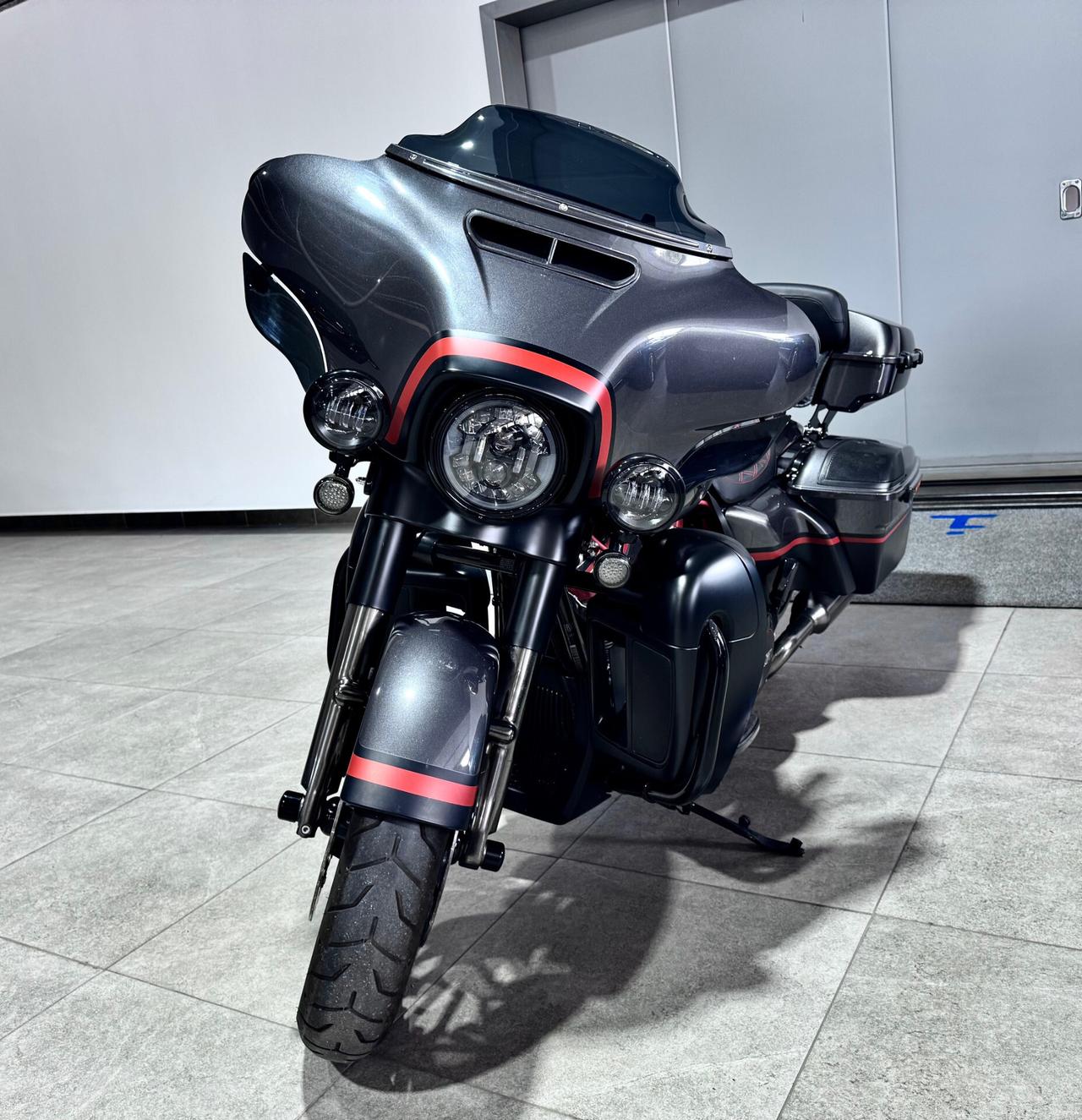 Harley-Davidson CVO Limited Ultra Glide 117 1923cc UNICA STRAFULL