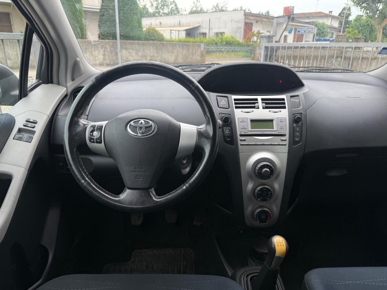 Toyota Yaris 1.0 5P. NEOPATENTATI NO BLOCCHI