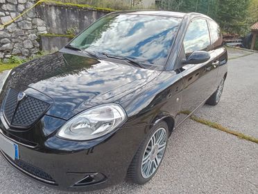 Lancia Ypsilon 1.4 16V Sport MomoDesign