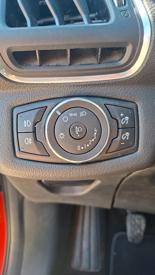 Ford B-Max 1.4 90 CV GPL di serie 2017