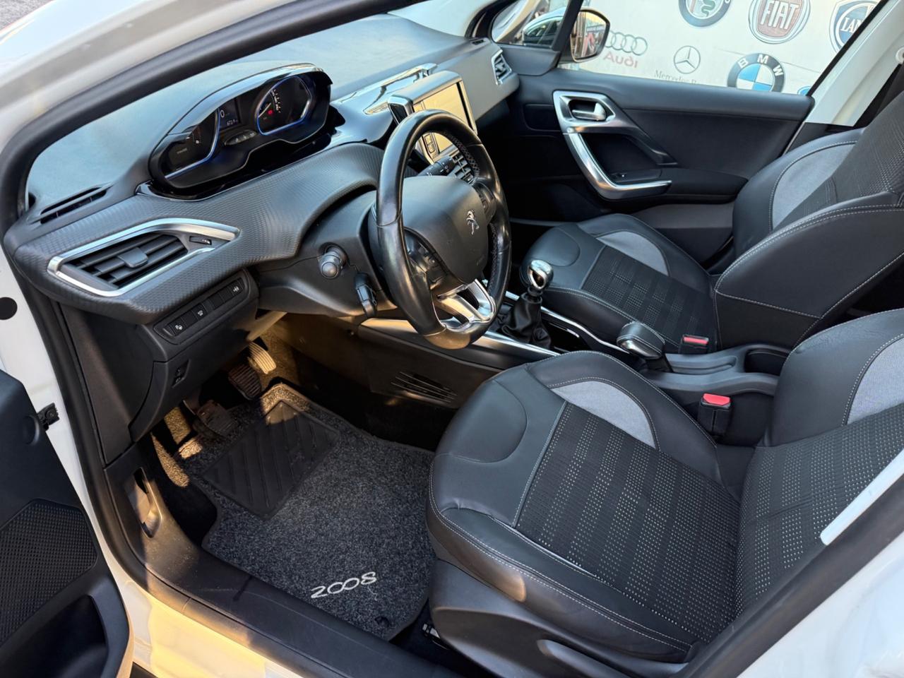 Peugeot 2008 1.6 e-HDi 115 CV Stop&Start Allure