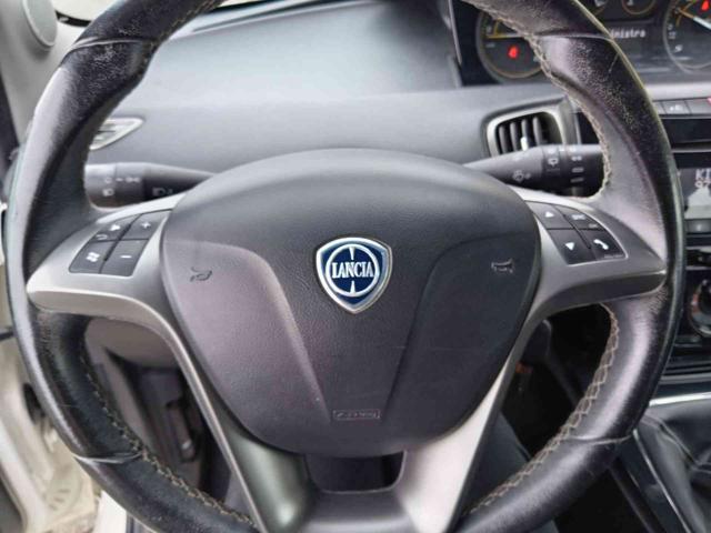 LANCIA Ypsilon 1.2 5 porte S MOMO DESIGN