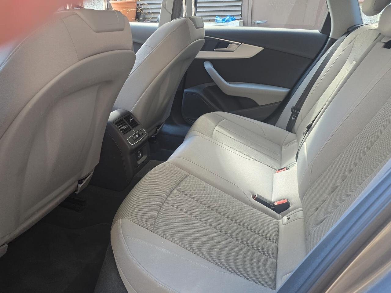 Audi A4 Avant 30 TDI/136 CV S tronic Business Advanced