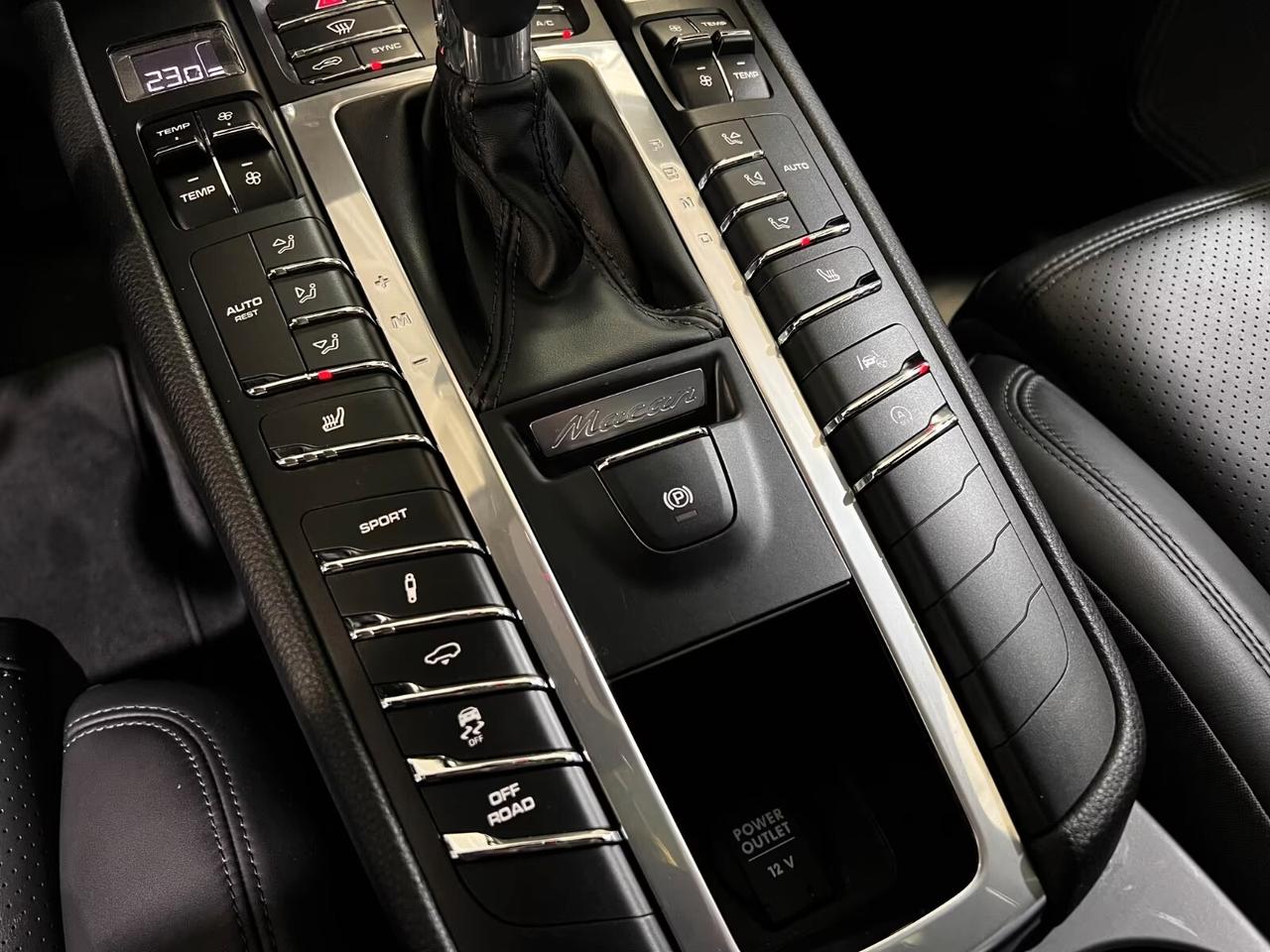 Porsche Macan 2.0 TETTO-NAVI-PELLE-TELECAMERA-SERVICE