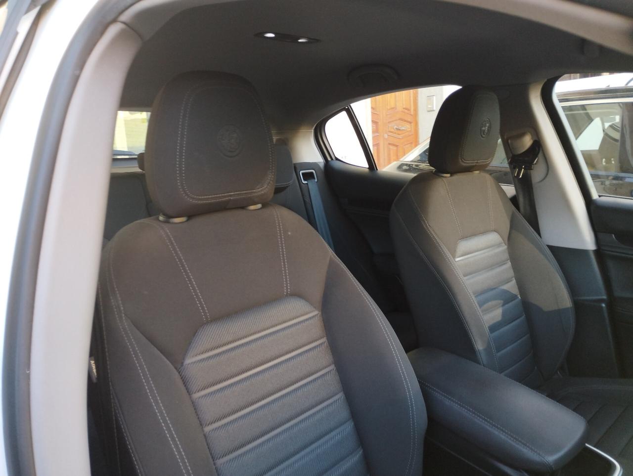 Alfa Romeo Stelvio 2.2 Turbodiesel 160 CV AT8 Business