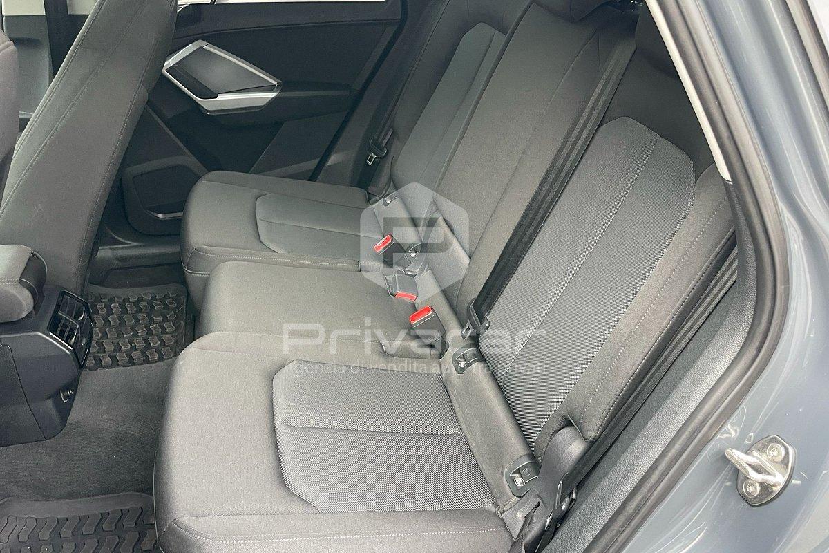 AUDI Q3 35 TDI S tronic Business Advanced