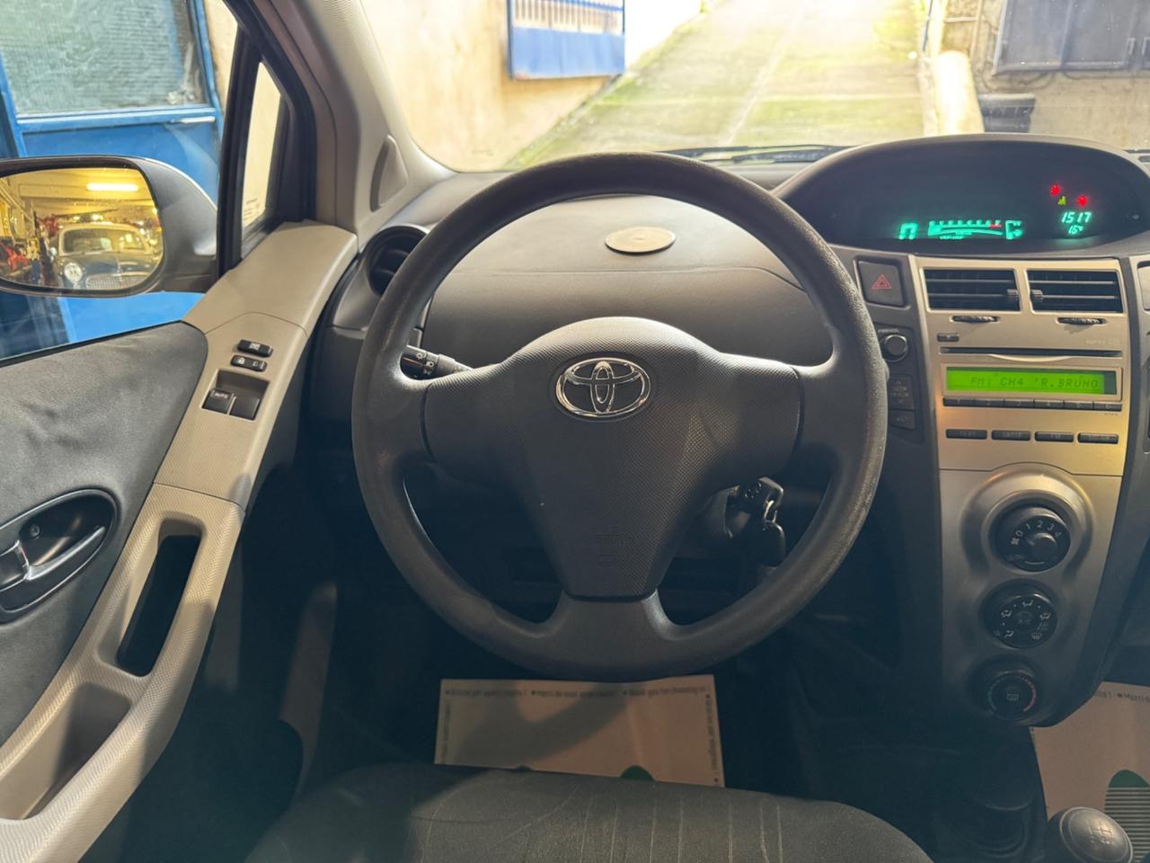 Toyota Yaris 1.0 5 porte