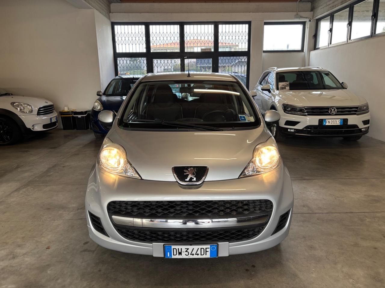 Peugeot 107 1.0 BENZINA 5 porte | OK NEOPATENTATI |