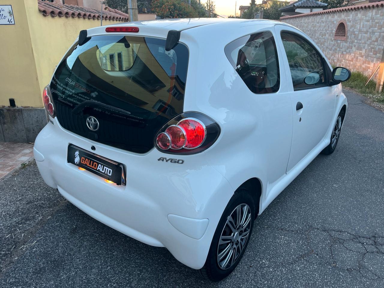 Toyota Aygo 1.0 12V VVT-i 3 porte Deep Ocean Connect