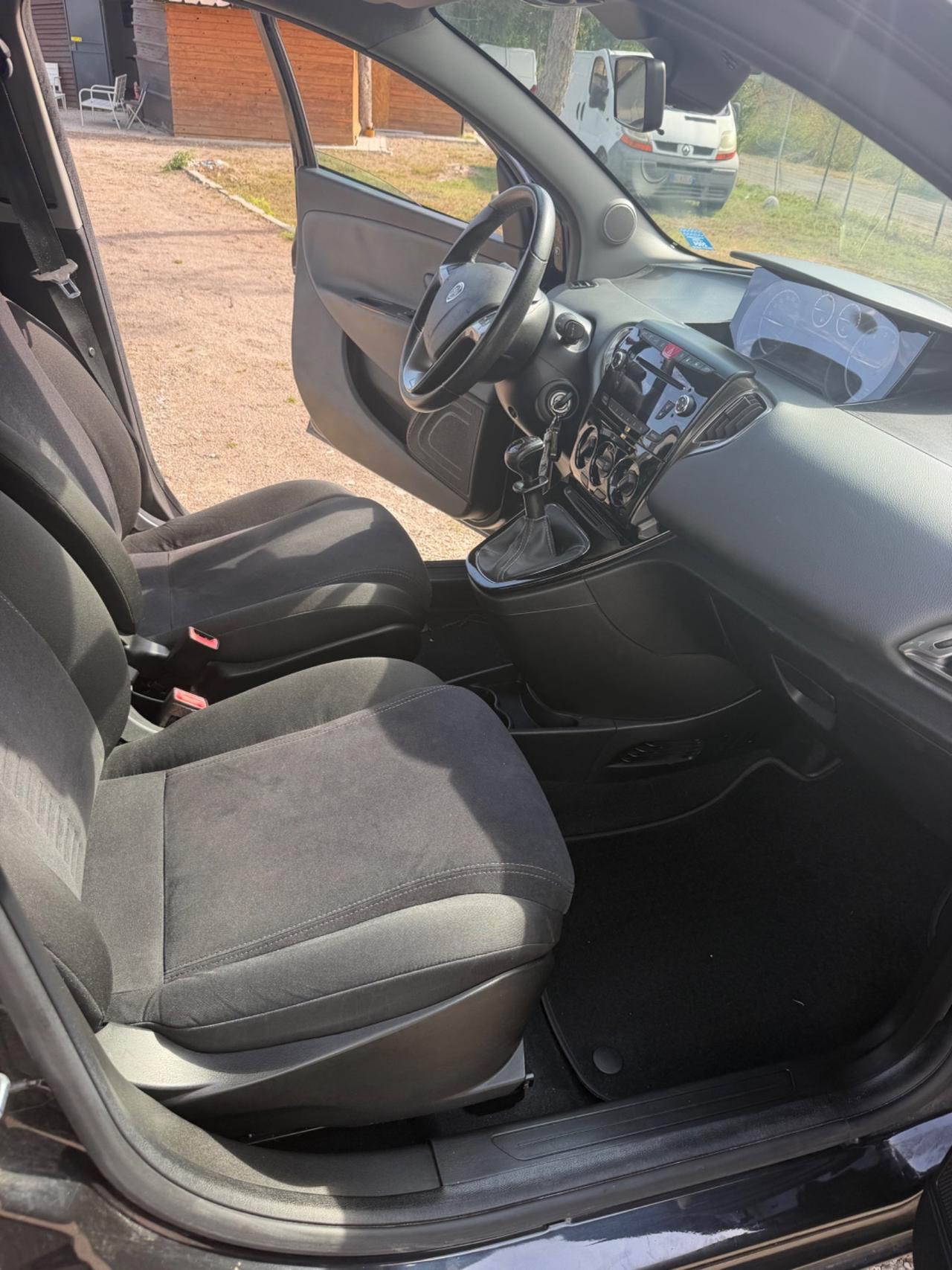 Lancia Ypsilon 0.9 TwinAir 85 CV 5 porte Metano Ecochic Gold