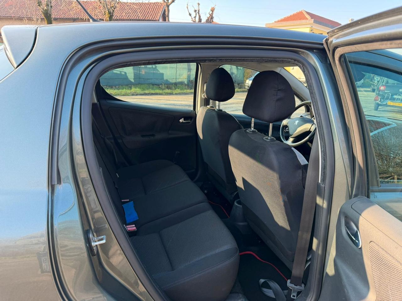 Peugeot 207 1.4 benzina