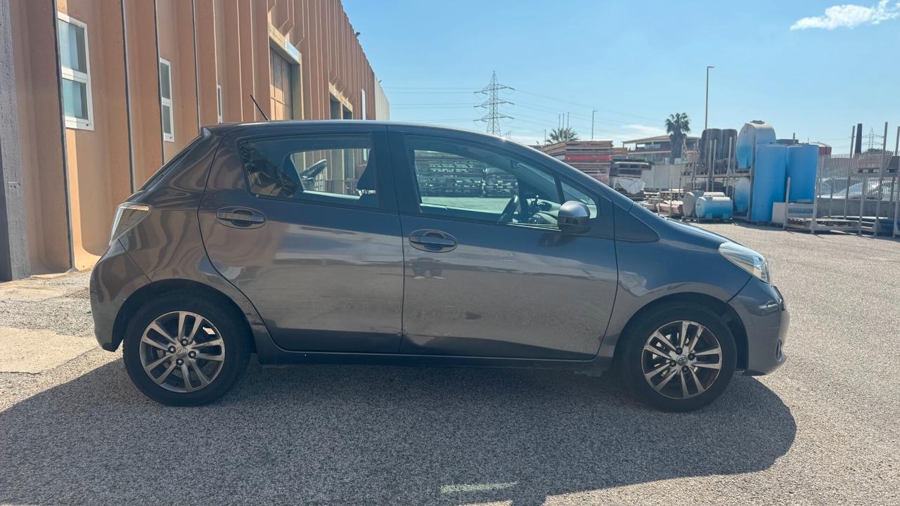 TOYOTA YARIS 1.0B 69CV - 2014