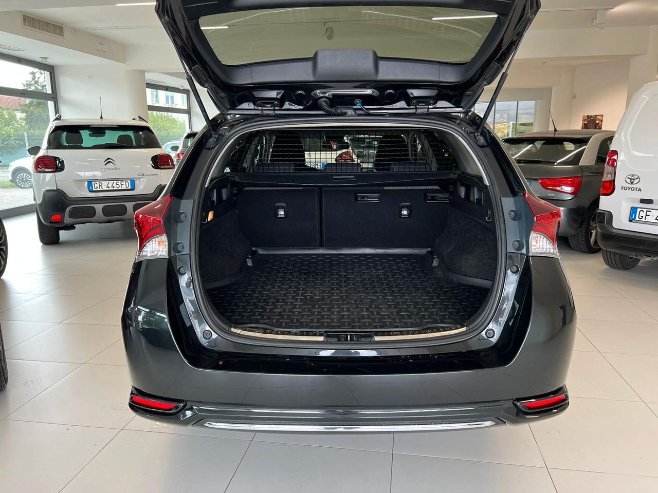 Toyota Auris Touring Sports 1.8 Hybrid Black Edition