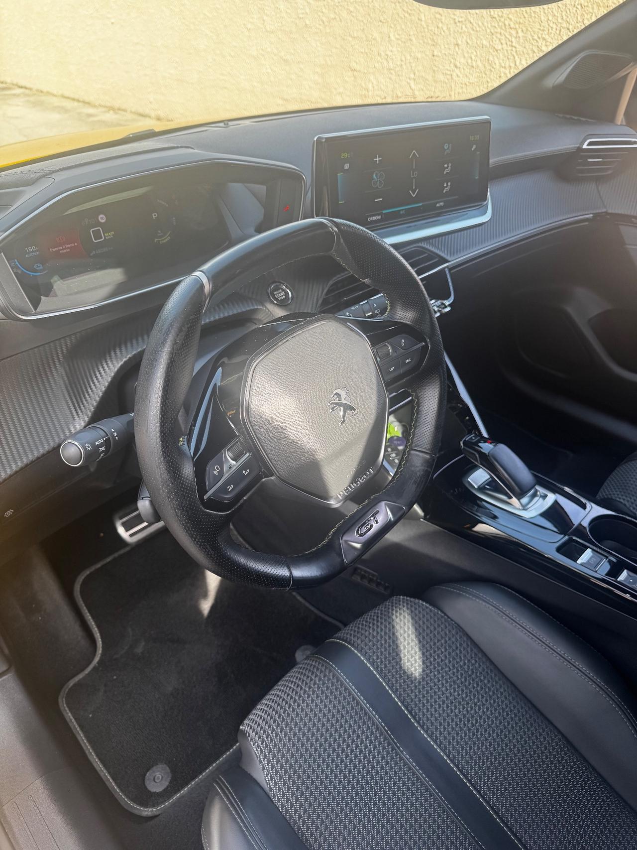 Peugeot 208 motore elettrico 136 CV 5 porte GT Pack