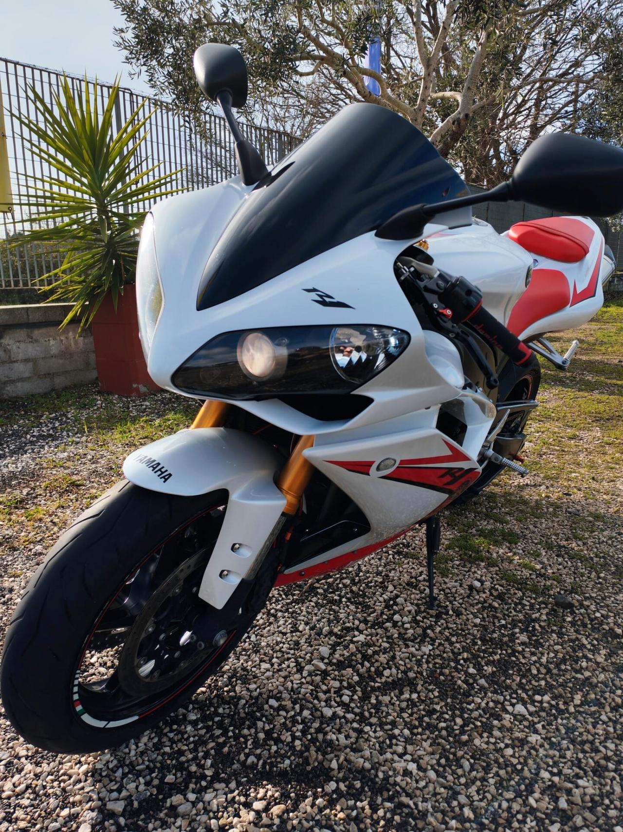Yamaha YZF R1