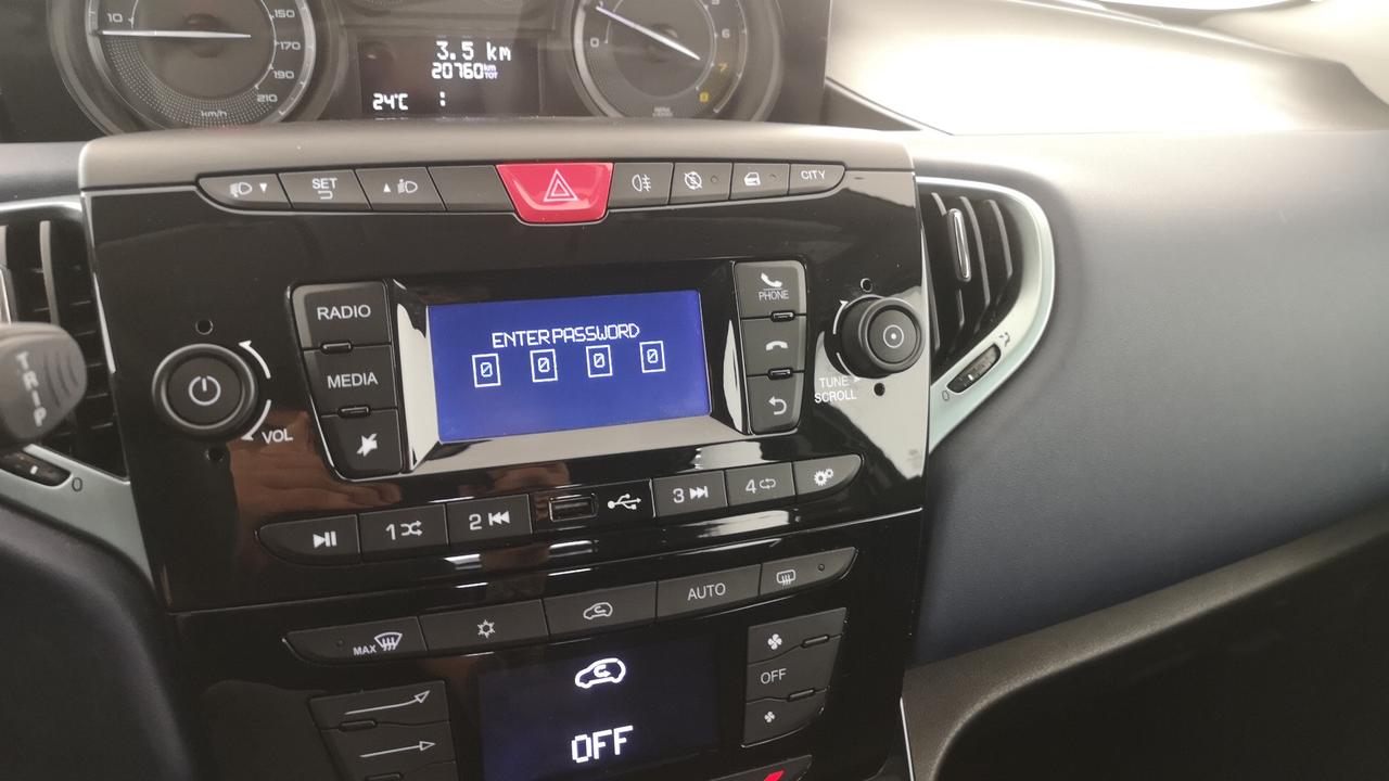 LANCIA Ypsilon III 2021 - Ypsilon 1.0 firefly hybrid Gold s&s 70cv 5p.ti
