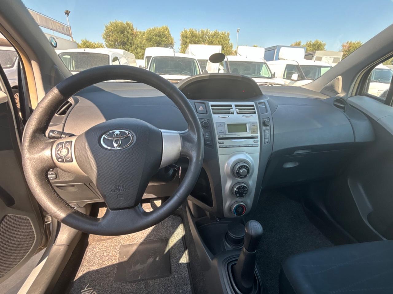 Toyota Yaris 1.0 5 porte Sol