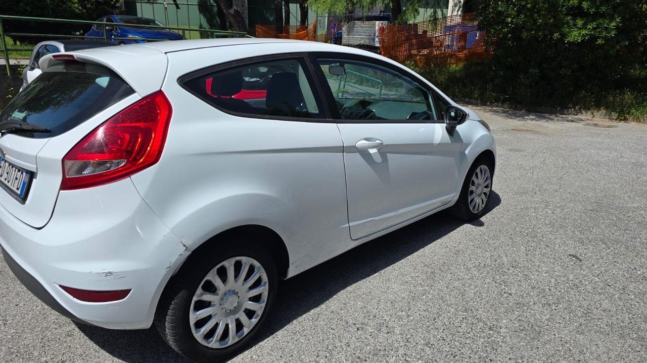 Ford Fiesta 1.4 TDCi 70CV 3 porte Titanium
