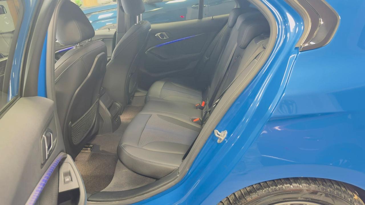 Bmw 118 118d 5p. Msport