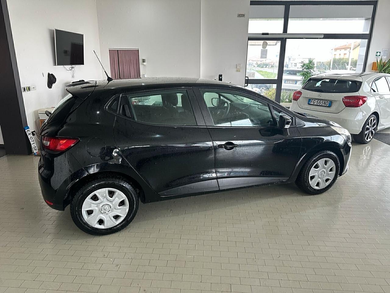 Renault Clio 1.2 75CV 5 porte METANO