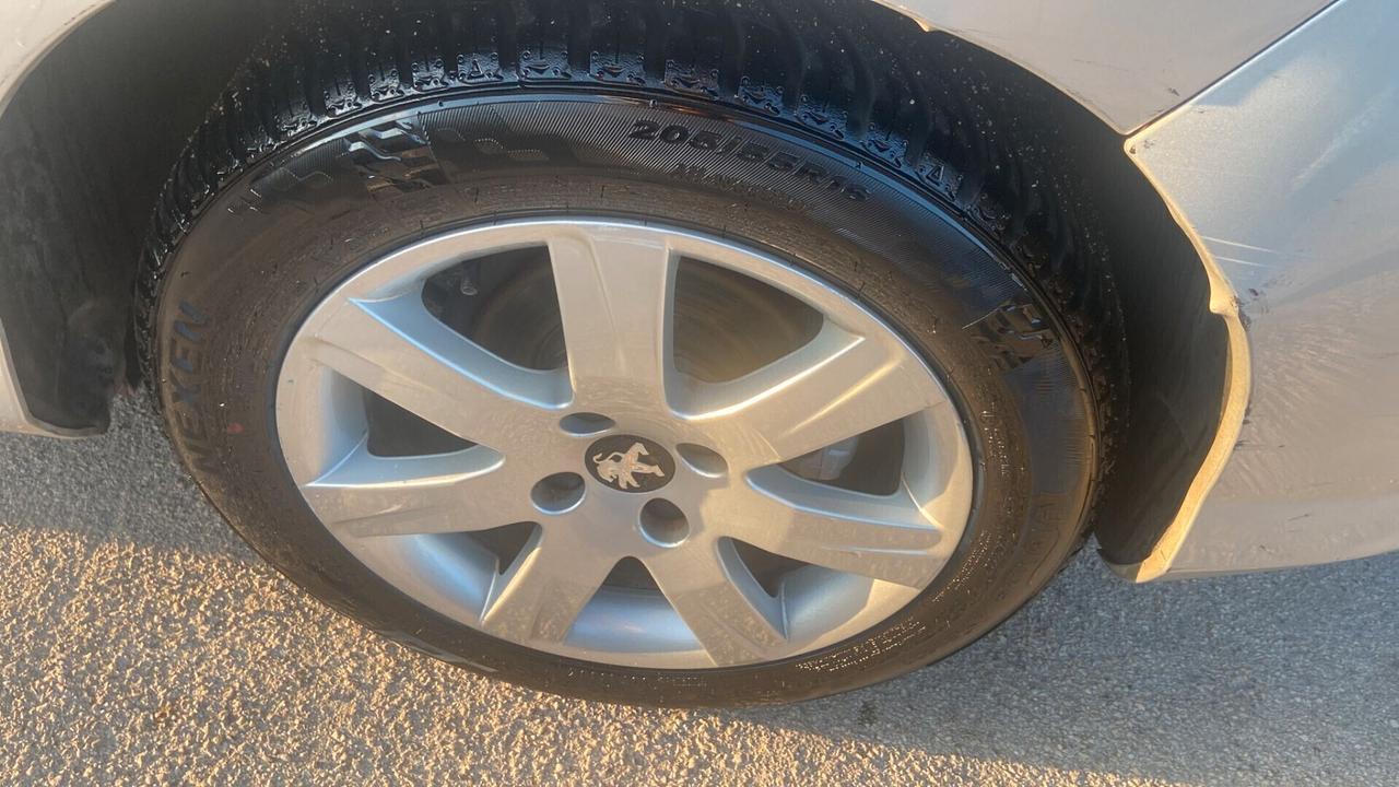 PEUGEOT 308 1,6 DIESEL 2012