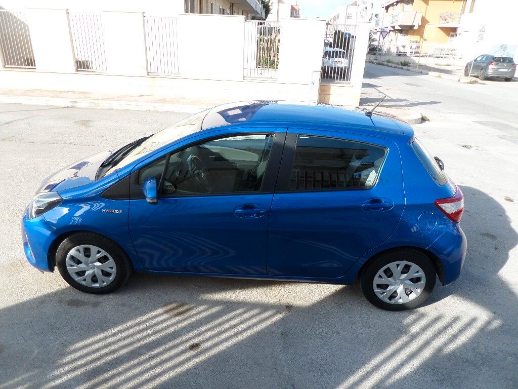 TOYOTA YARIS 1.5 HYBRID BUSINESS - Navi-Retro Camera-Cruise