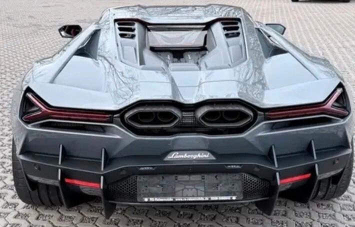 Lamborghini Revuelto con propulsore ibrido V12 da 6.498 cc (ibrido plug-in, HPEV)