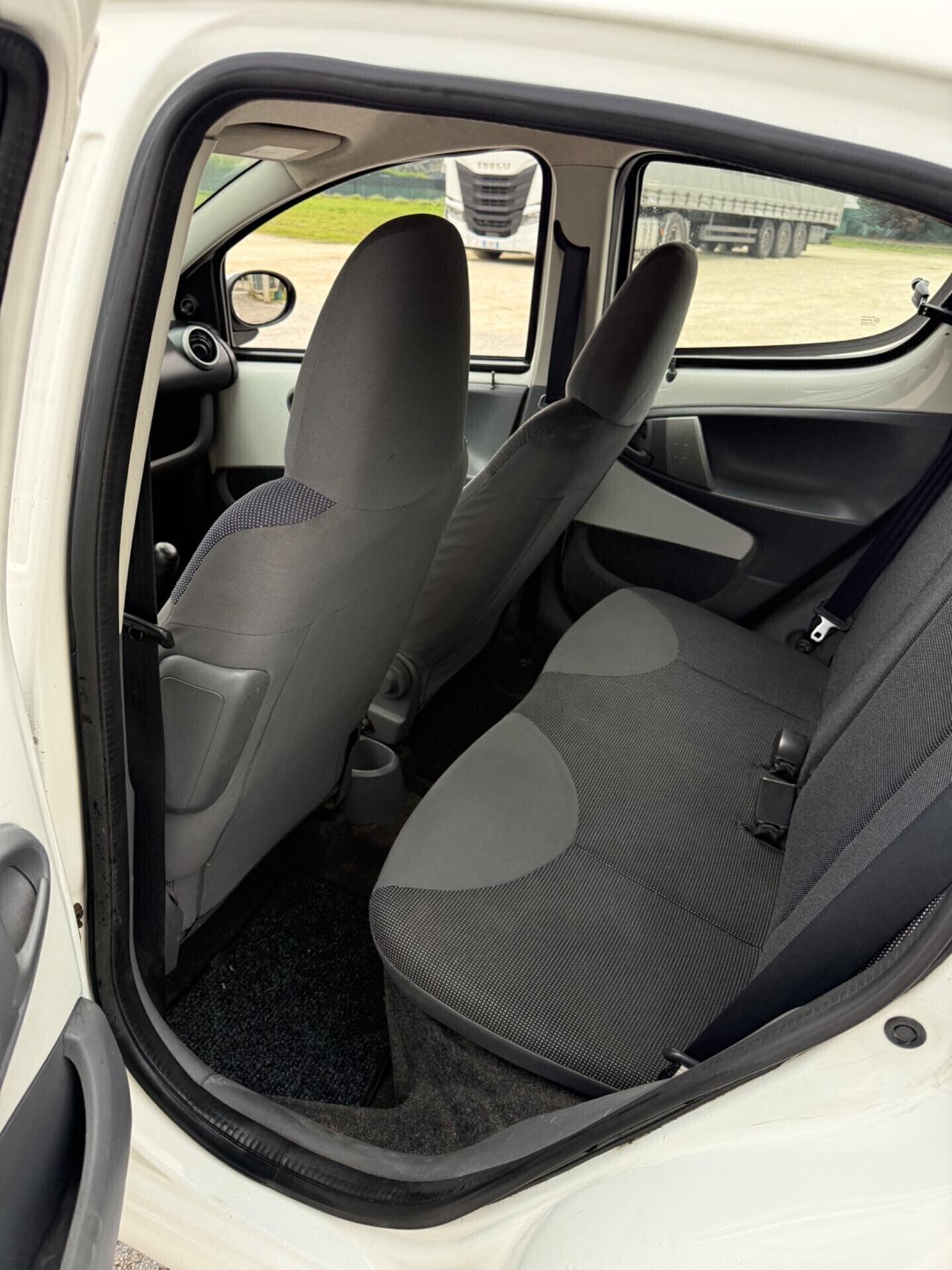 Peugeot 107 5porte 1.0 benzina 68cavalli NEOPATENTATI