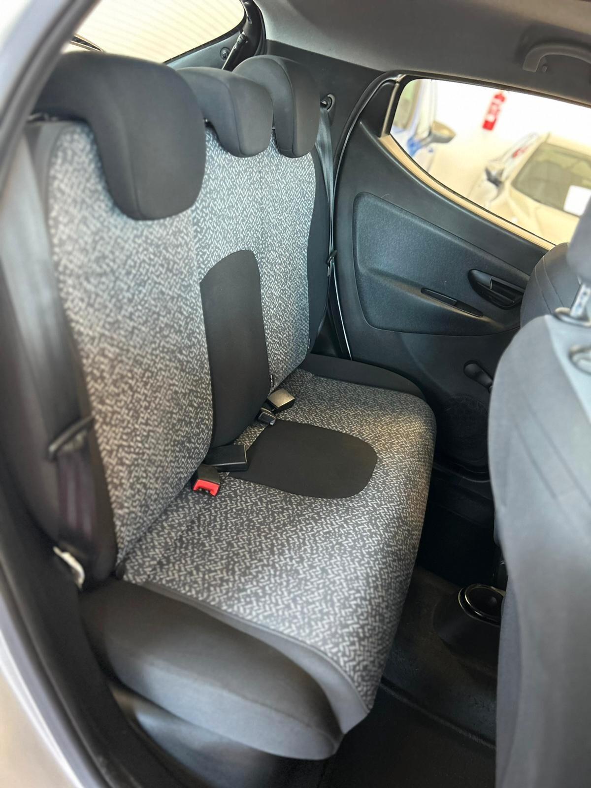 Lancia Ypsilon 1.2 69 CV 5 porte S&S Gold
